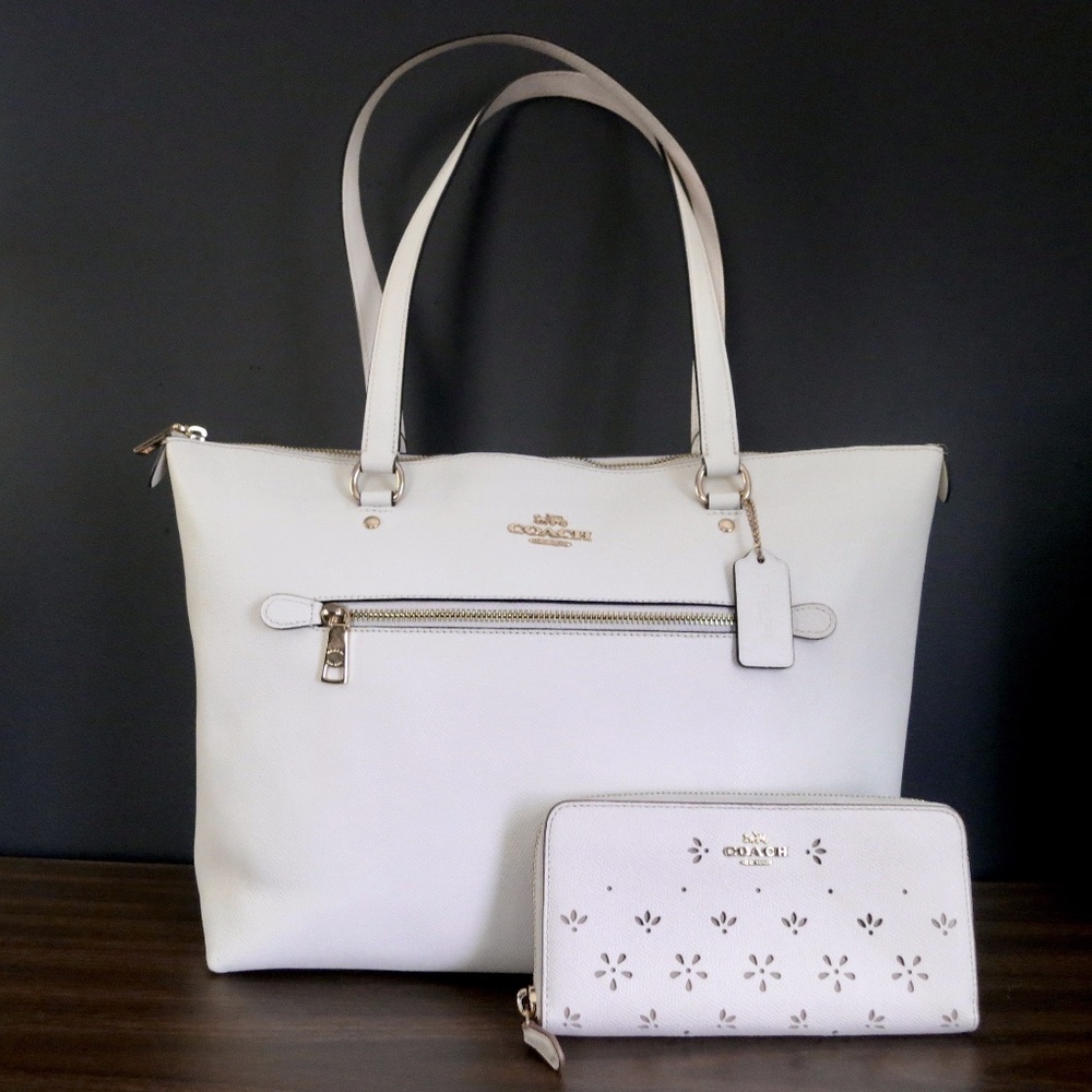 COACH Set Crossgrain Gallery Tote and Laser Cut Floral Zip Wallet in Chalk White